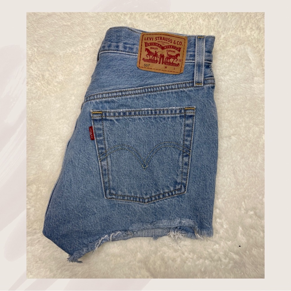 Levi’s 501 Denim Shorts (Size 26)